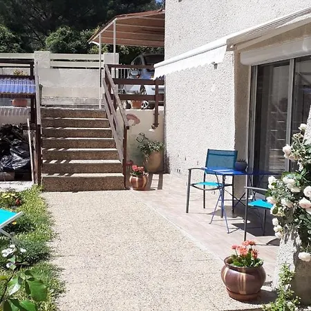 Grand Entre Et Garrigue 아파트 *